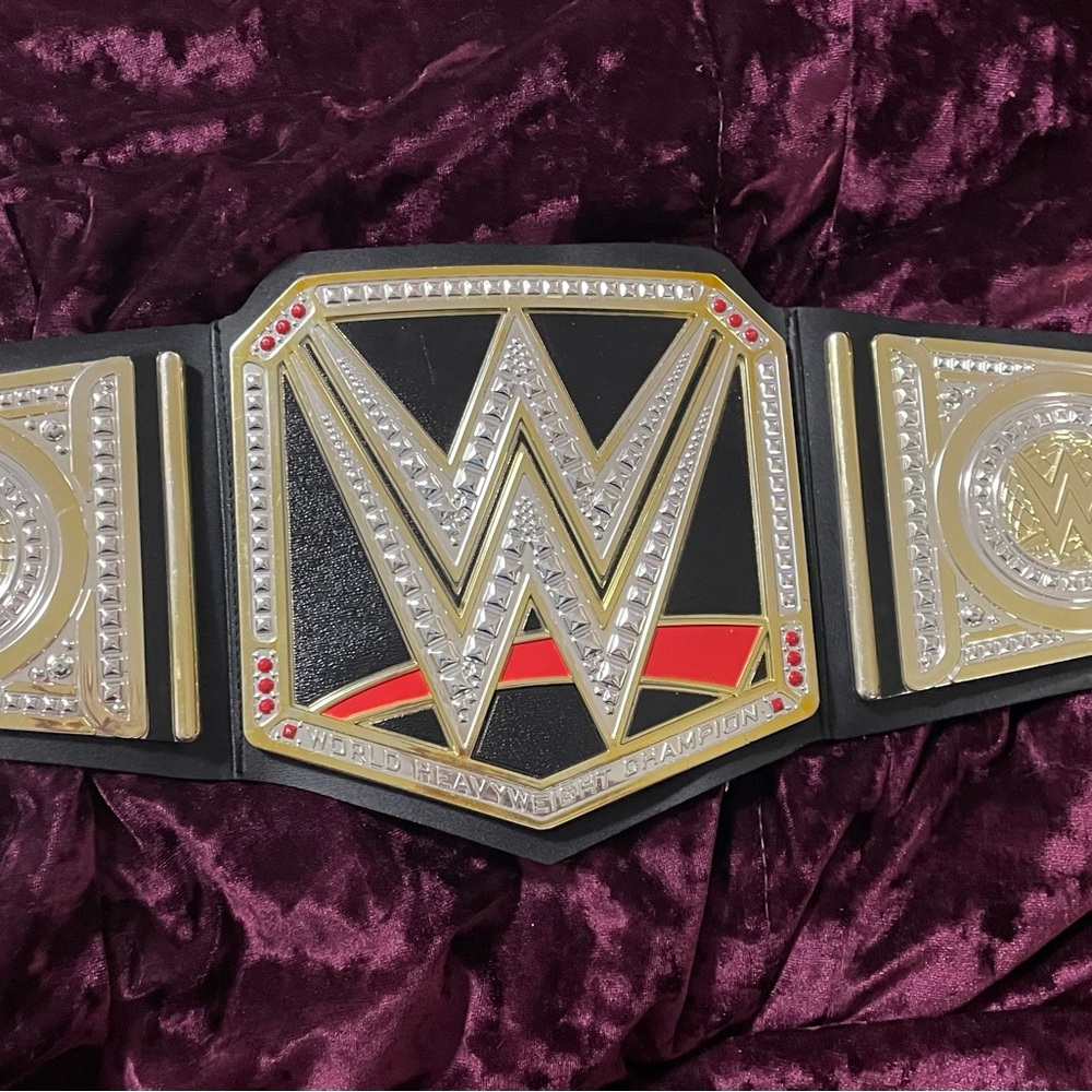 WWE  Heavyweight Championship Belt - Gold and Black-Mattel/WWE 2014